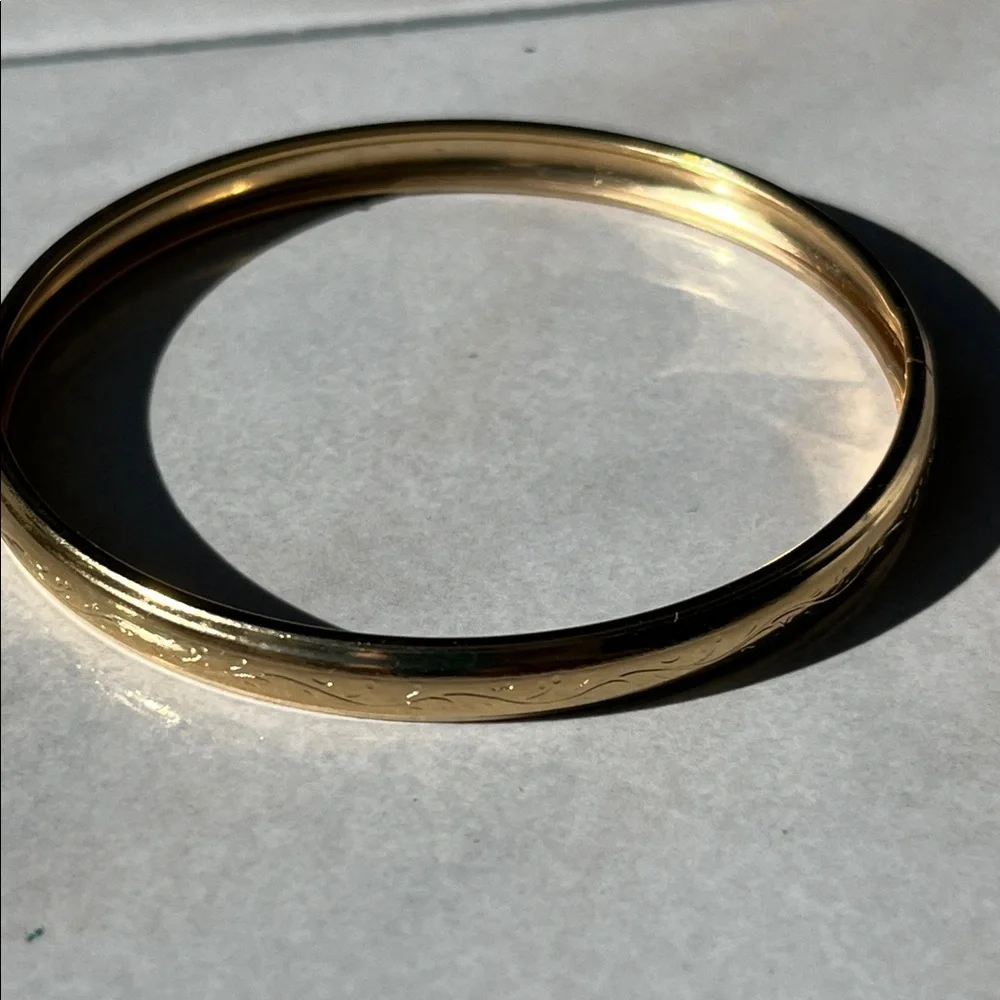 Gold Tone Hinged Bangle Bracelet Subtle Etched Design Classic Style - Picture 3 of 5